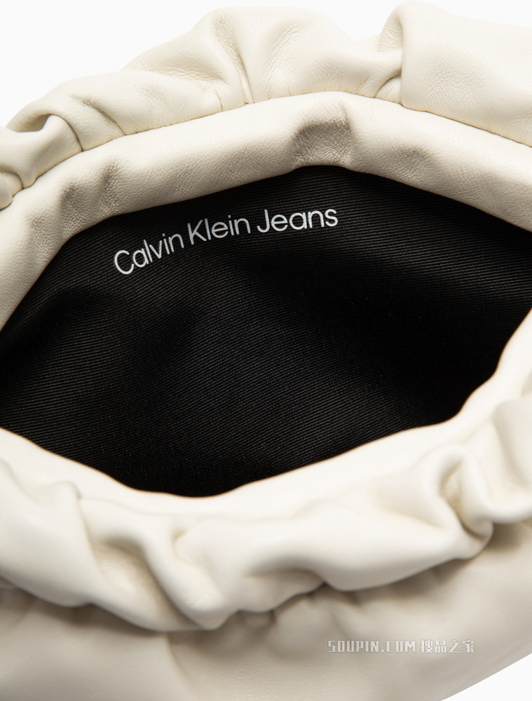 Calvin Klein女包 时尚金属LOGO羊皮褶皱单肩斜挎包DH2928