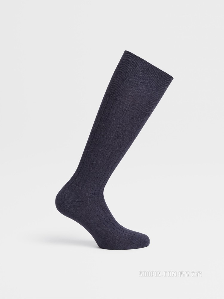 海军蓝天然棉、山羊绒及混纺材质中筒袜