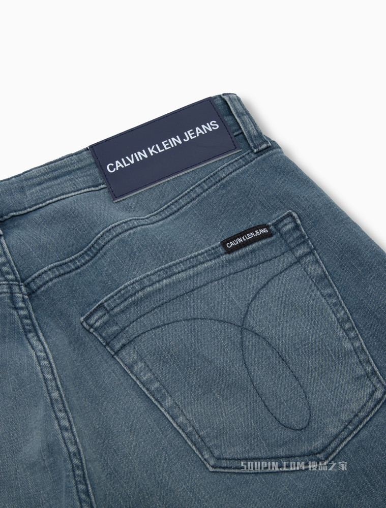Calvin Klein 男士时尚合体版LOGO贴片水洗牛仔裤J320672