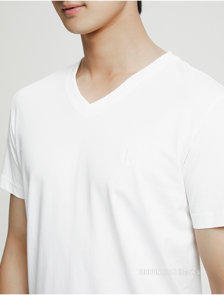 Calvin Klein 男士V领纯棉简约刺绣字母短袖T恤J320987