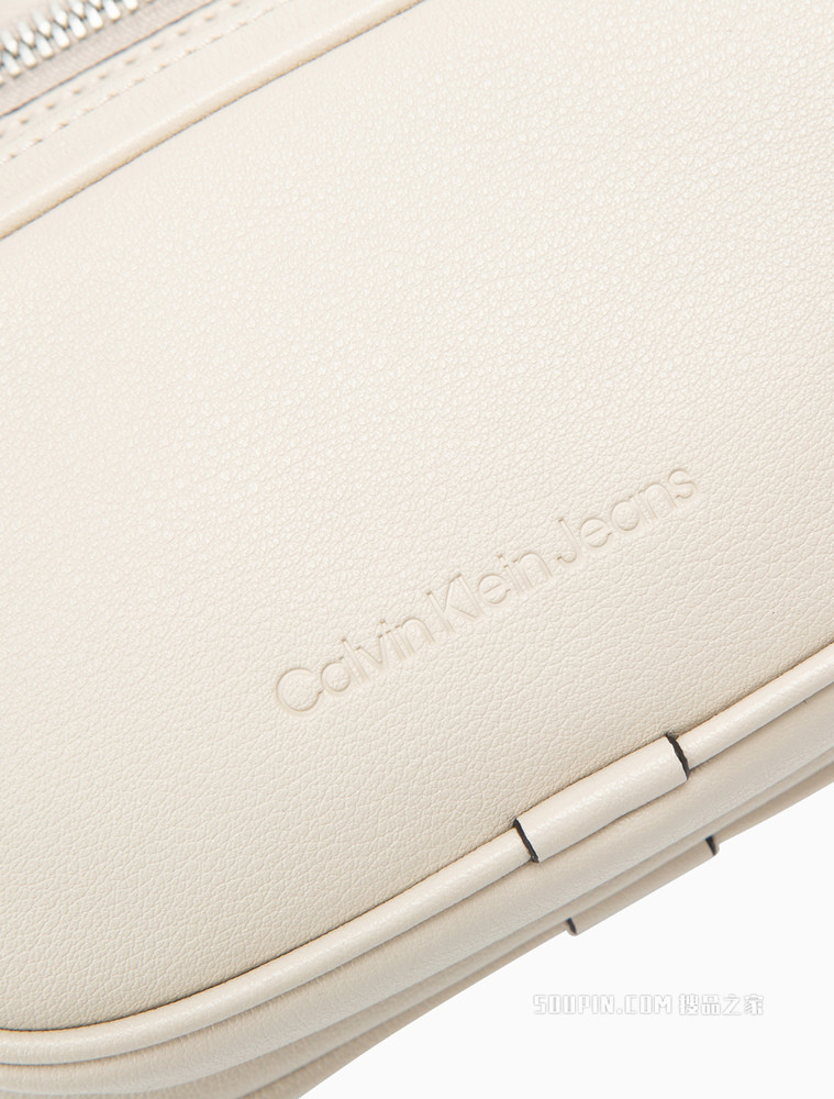 Calvin Klein女包 经典时尚拉链插扣调节LOGO宽肩带斜挎腰包DH3109