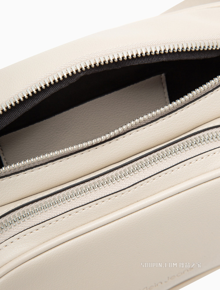 Calvin Klein女包 经典时尚拉链插扣调节LOGO宽肩带斜挎腰包DH3109