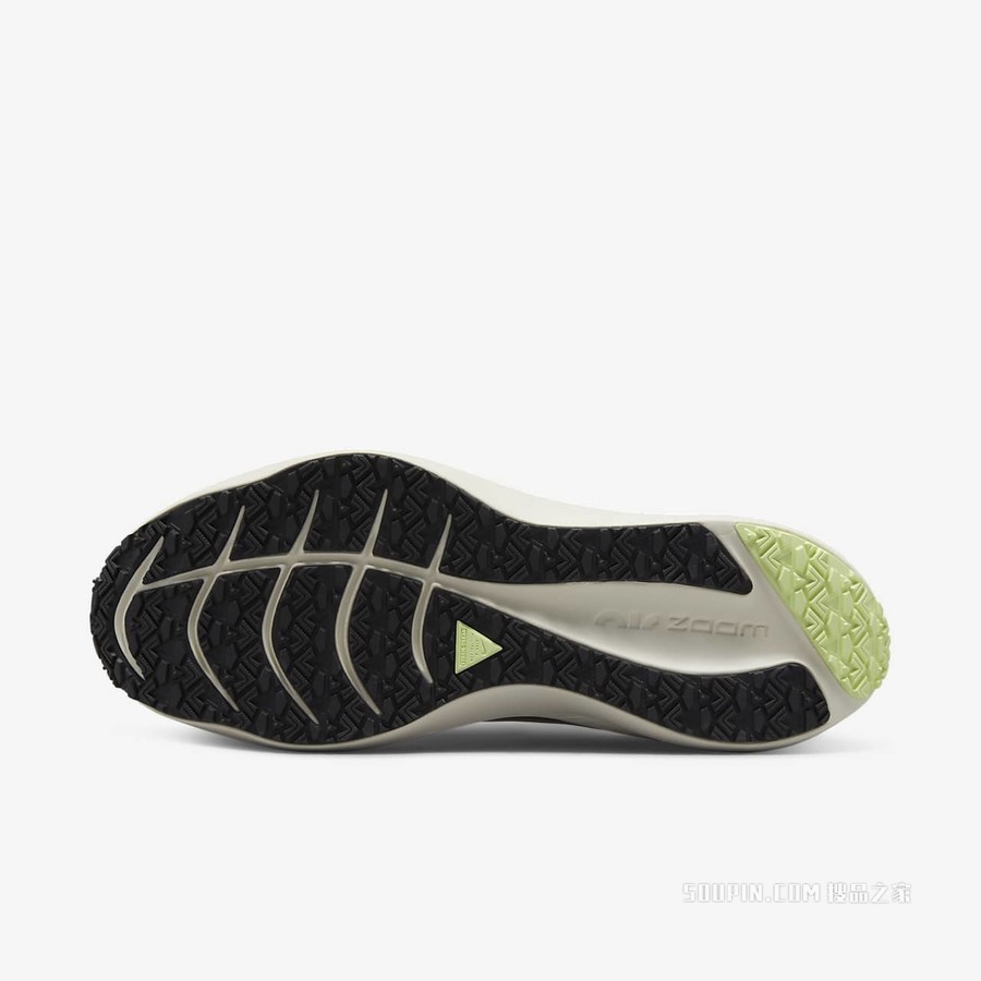 Nike Zoom Winflo 8 Shield 男子跑步鞋