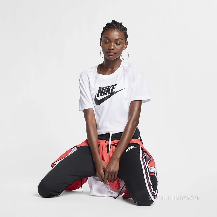 Nike Sportswear Essential 女子短款T恤
