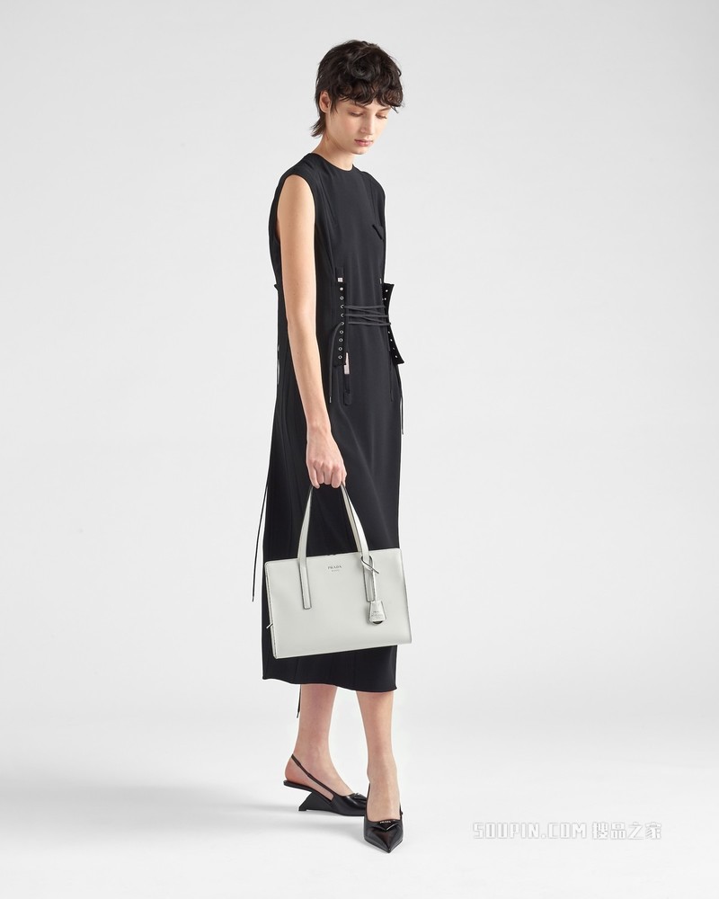 Prada Re-Edition 1995 亮面皮革中号手提包