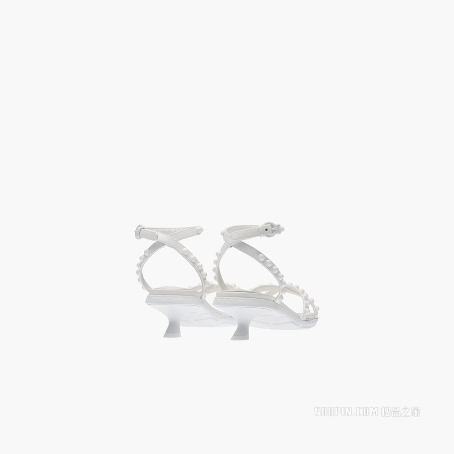铆钉装饰皮革凉鞋