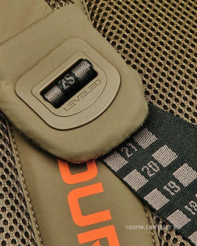 男女同款UA Triumph双肩背包