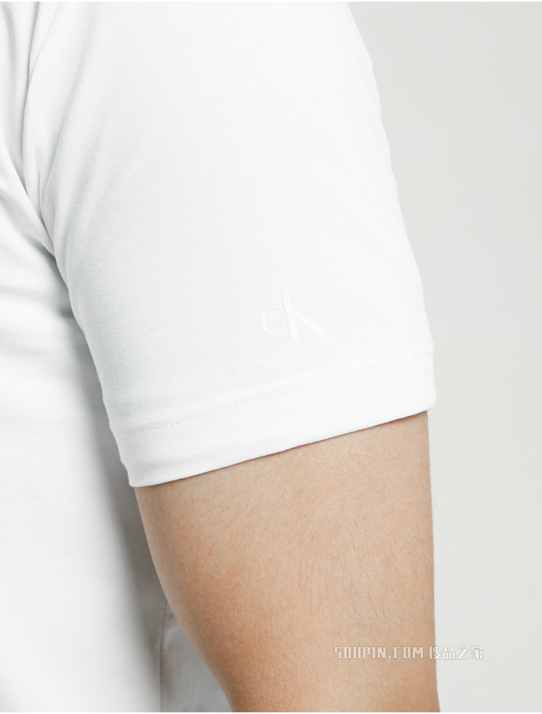 Calvin Klein 男士时尚圆领菱形胶质植绒LOGO短袖T恤J322143