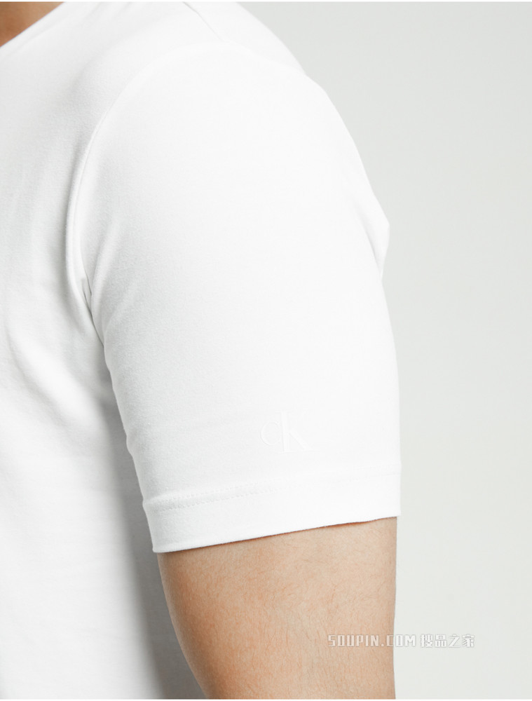 Calvin Klein 男士休闲圆领同大身色胶质LOGO短袖T恤J322144