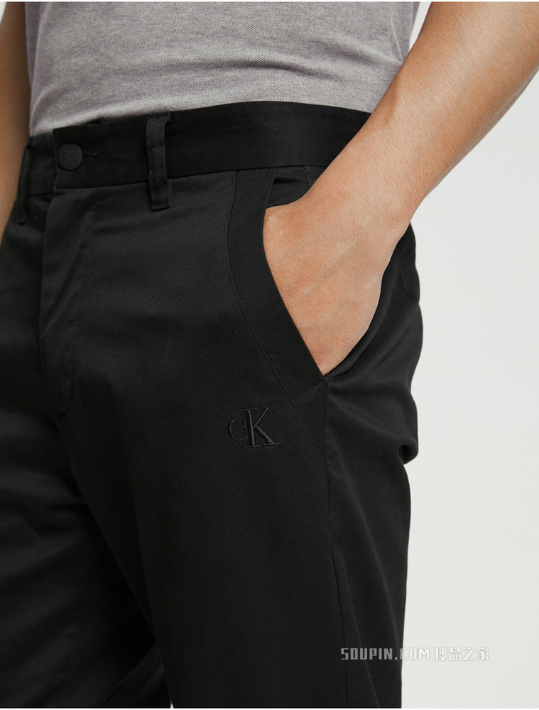 Calvin Klein 22春季新品新款男士纽扣拉链同大身色刺绣休闲裤J320950