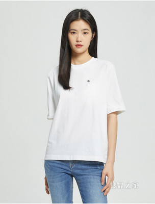 Calvin Klein 22春季新品新款女士圆领纯棉立体LOGO徽标中袖T恤J218869