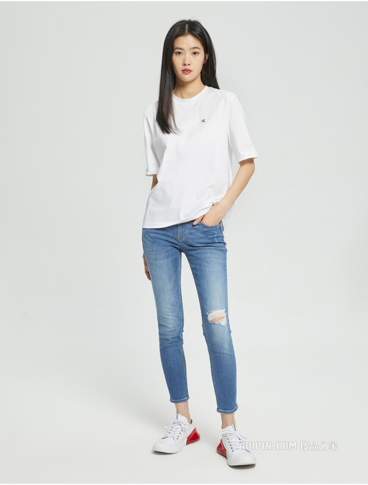 Calvin Klein 22春季新品新款女士圆领纯棉立体LOGO徽标中袖T恤J218869