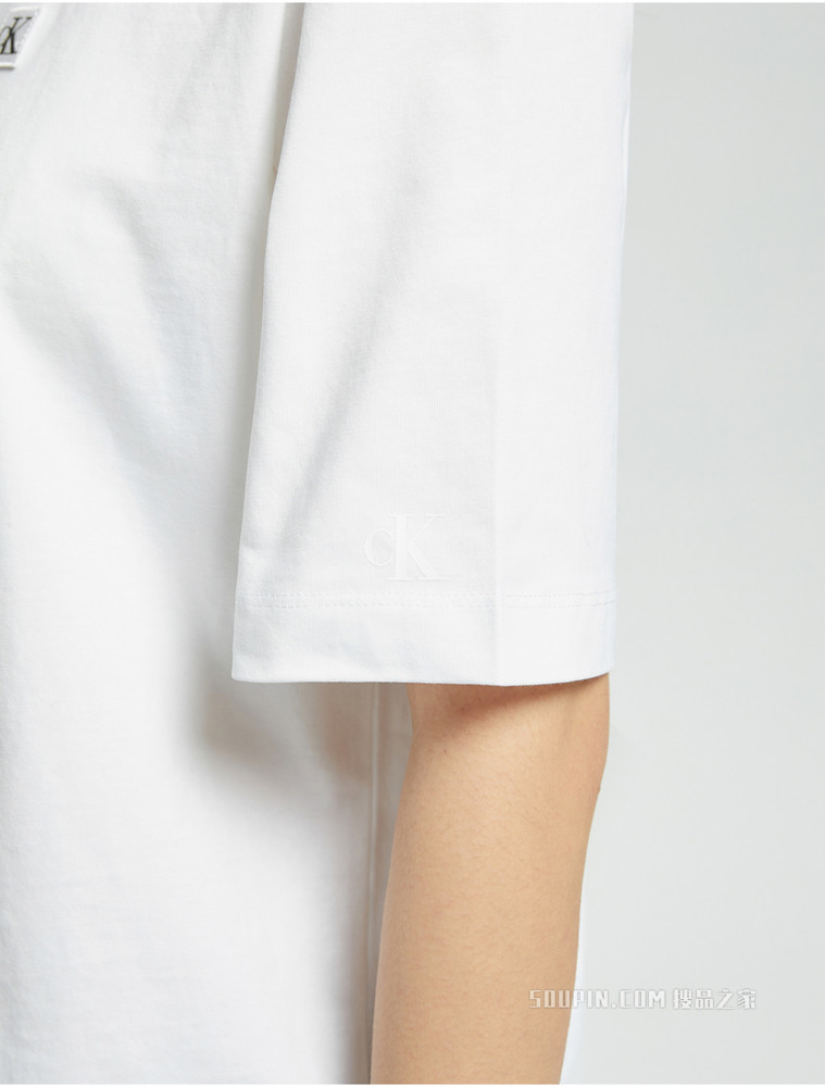 Calvin Klein 22春季新品新款女士圆领纯棉立体LOGO徽标中袖T恤J218869