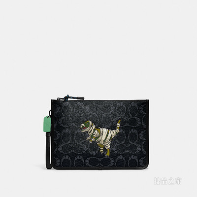 COACH X MICHAEL B. JORDAN 干化经典标志帆布 CHARTER 小袋，饰有REXY 浅灰色