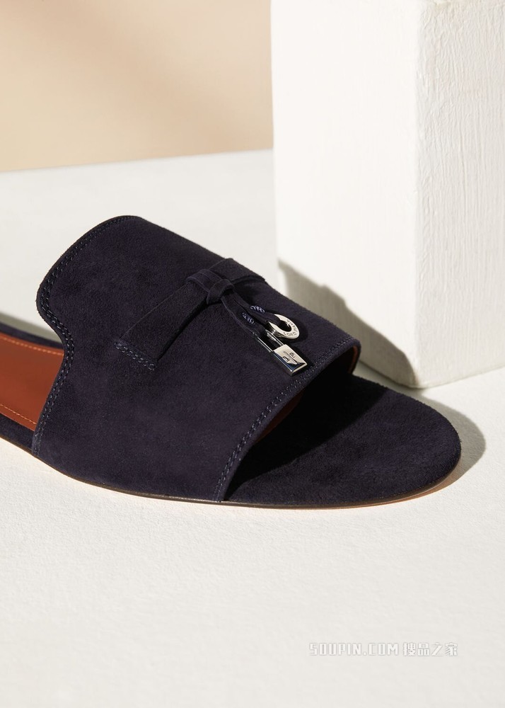 Summer Charms Slipper 凉鞋 绒面小山羊皮