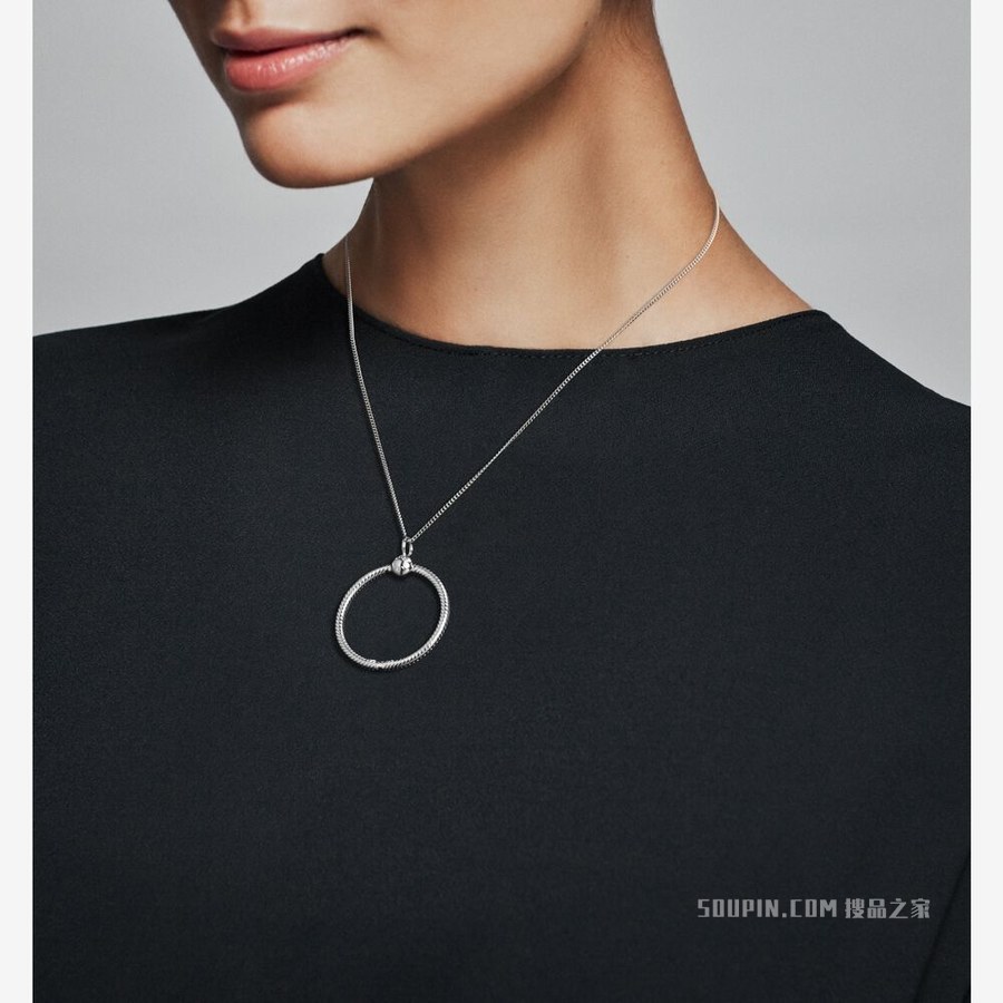 Pandora Moments 中号字母O吊饰