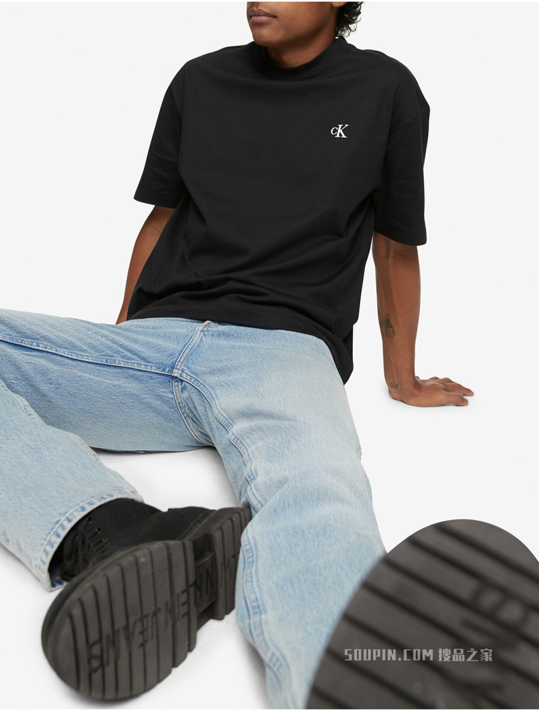Calvin Klein 22春夏新款男士休闲纯棉圆领刺绣LOGO短袖T恤40HM229