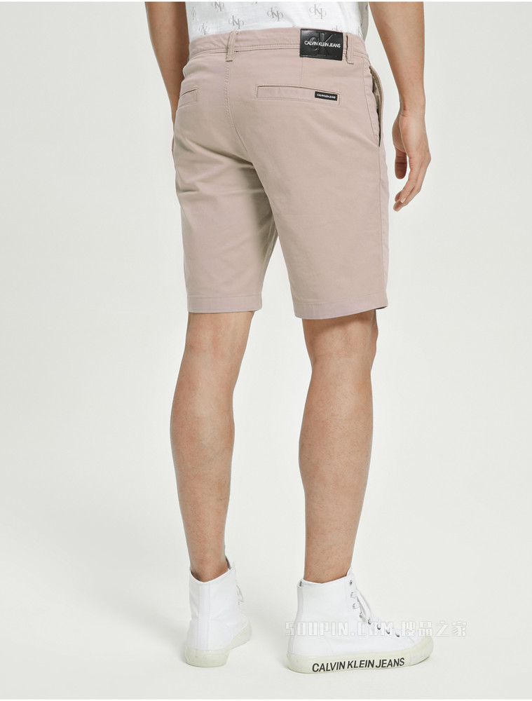 Calvin Klein 22春季新款男士简约铆钉扣LOGO贴片休闲短裤ZM01910
