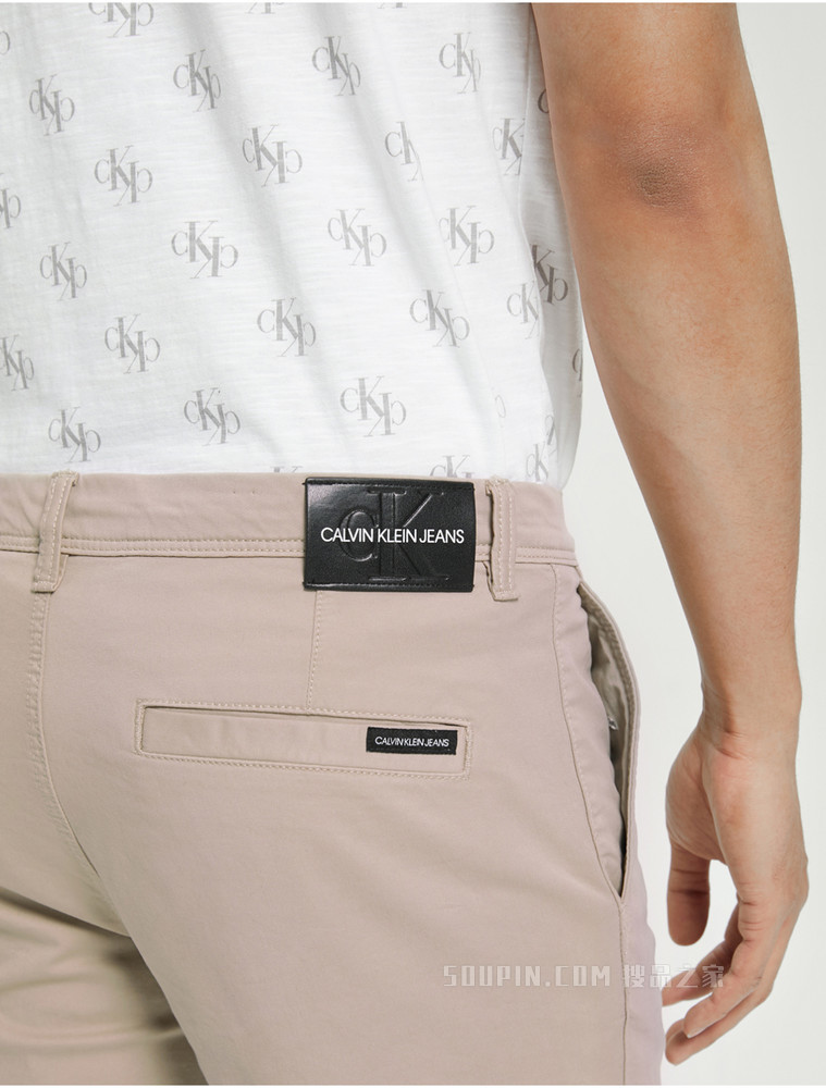 Calvin Klein 22春季新款男士简约铆钉扣LOGO贴片休闲短裤ZM01910