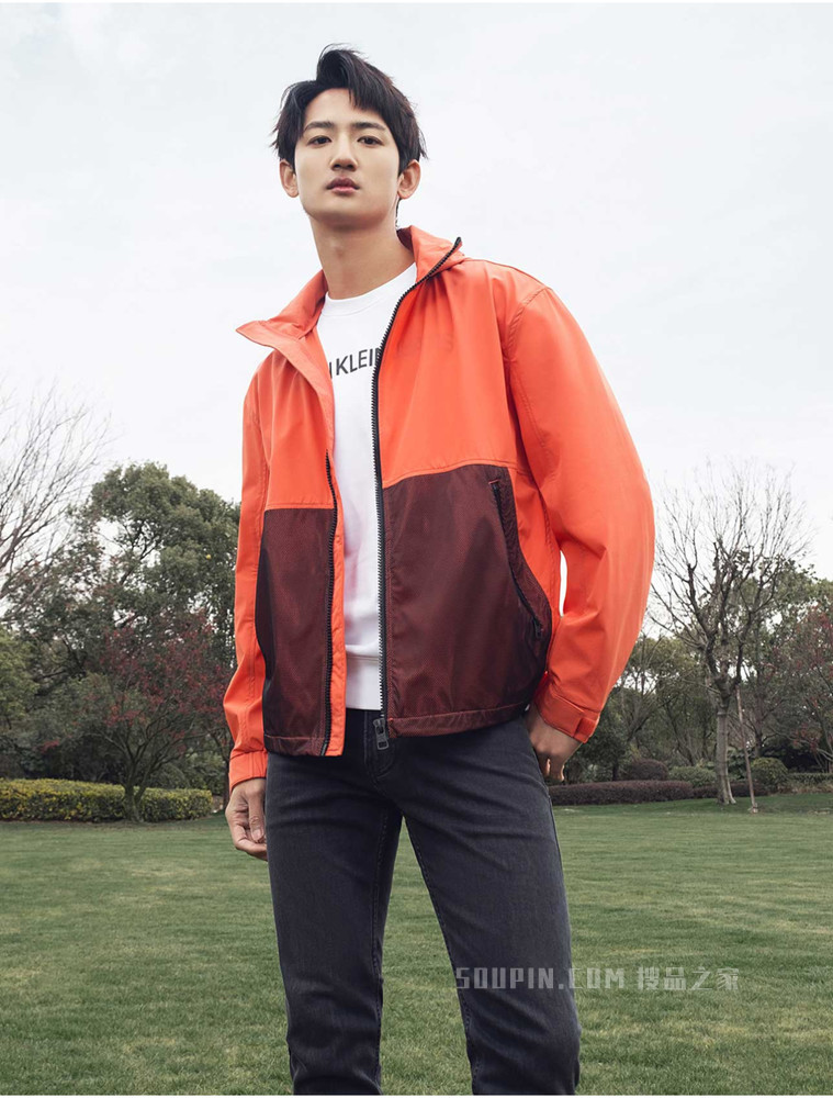 Calvin Klein 22春季新品新款男士立领连帽网眼拼接撞色印花夹克J320580