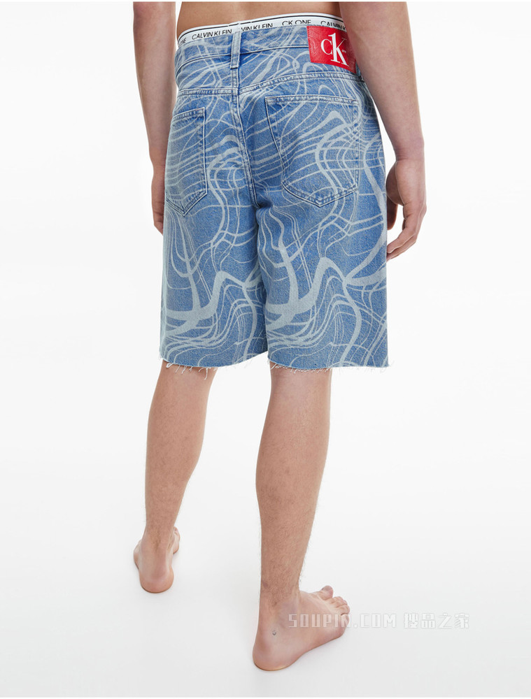 Calvin Klein 22春夏男士时尚纯棉LOGO贴片拉链宽松牛仔短裤J320993