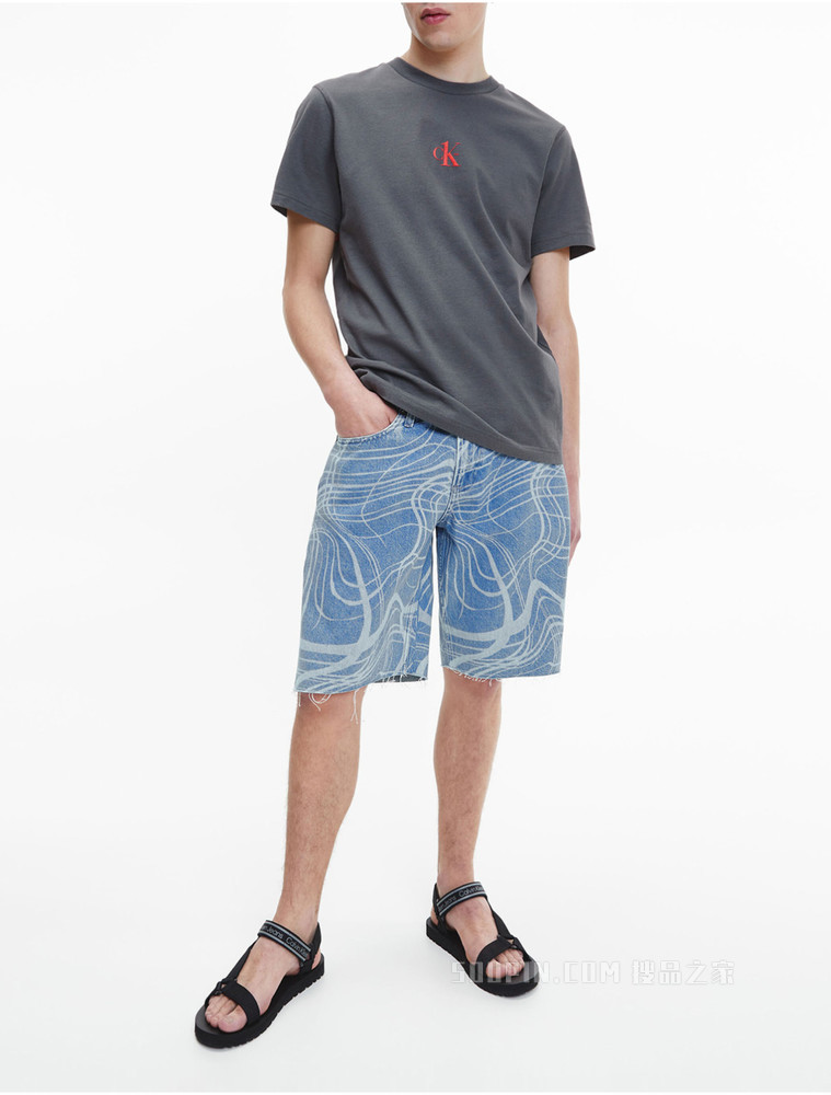 Calvin Klein 22春夏男士时尚纯棉LOGO贴片拉链宽松牛仔短裤J320993