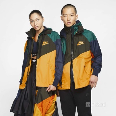 Nike x Sacai 女子连帽夹克