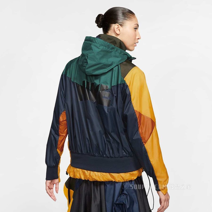 Nike x Sacai 女子连帽夹克