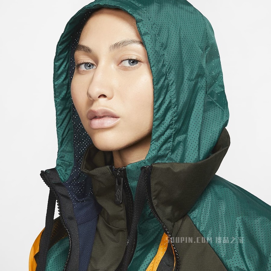Nike x Sacai 女子连帽夹克