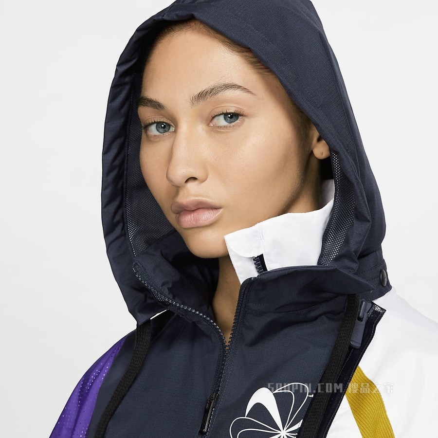 Nike x Sacai 女子夹克