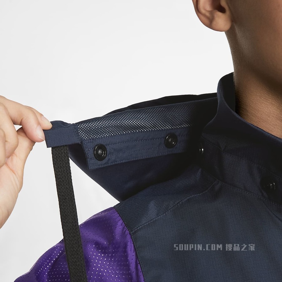 Nike x Sacai 女子夹克