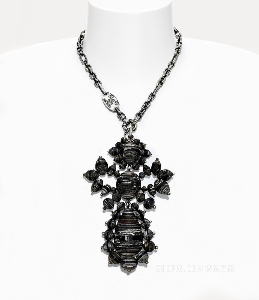 Josie pendant necklace