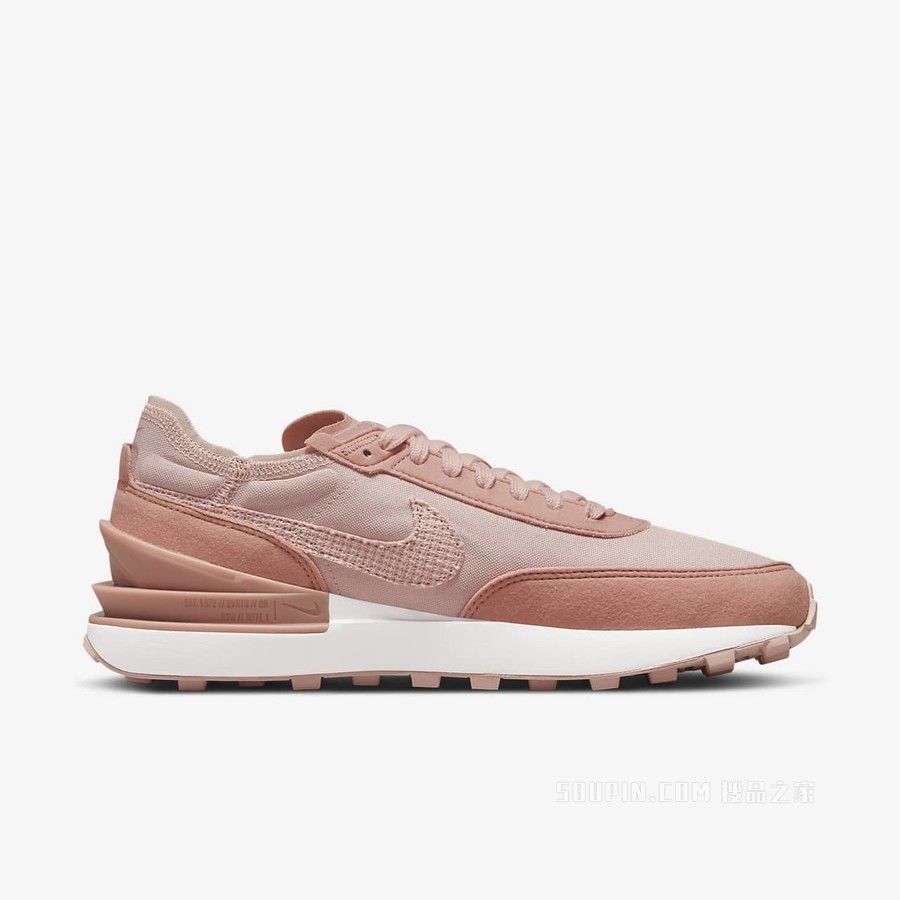 Nike Waffle One ESS 女子运动鞋