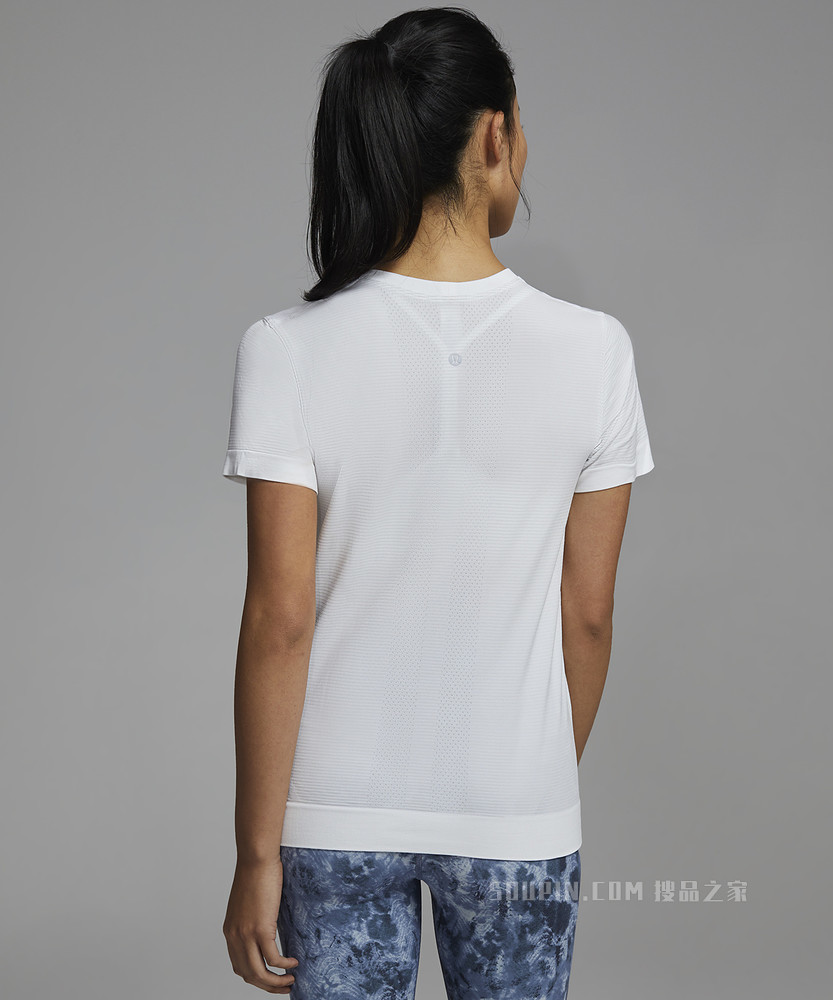 Swiftly Relaxed 女士运动短袖 T 恤