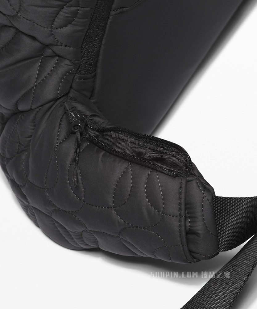 Quilted Embrace 女士背包