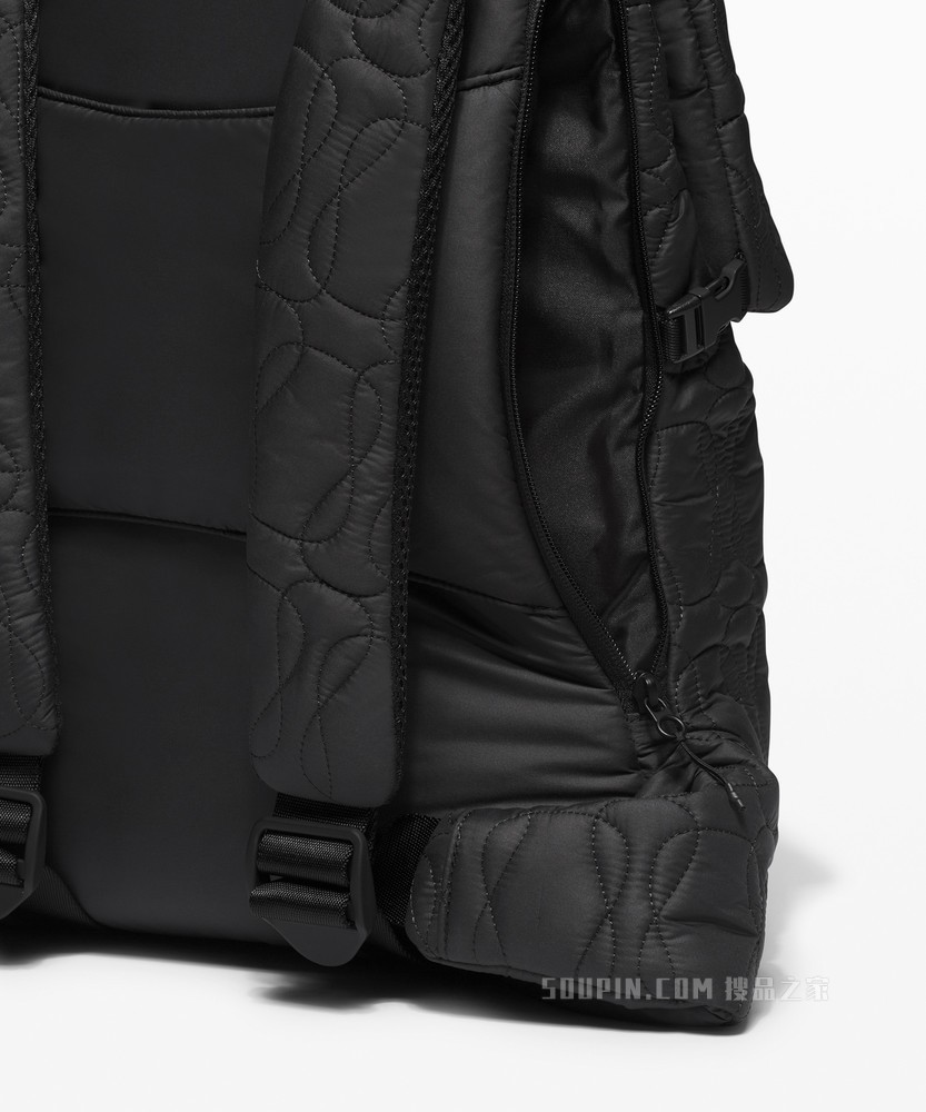 Quilted Embrace 女士背包