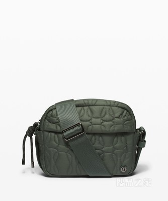 Quilted Embrace 女士斜挎包