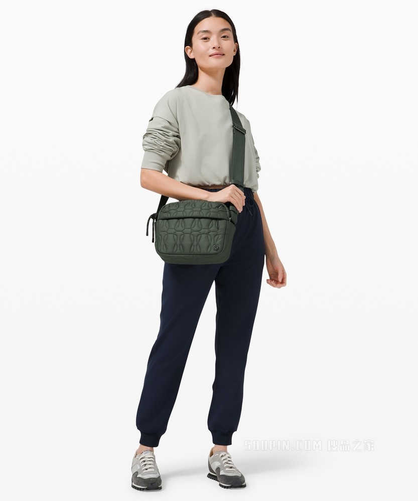 Quilted Embrace 女士斜挎包