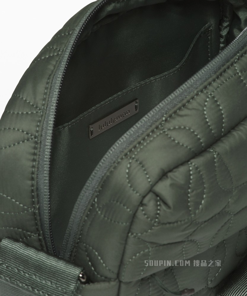 Quilted Embrace 女士斜挎包