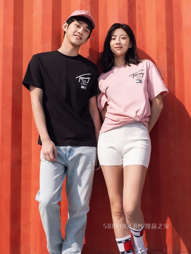 Tommy 22新款春夏男女同款时尚纯棉签名体印花短袖T恤DM0DM13392