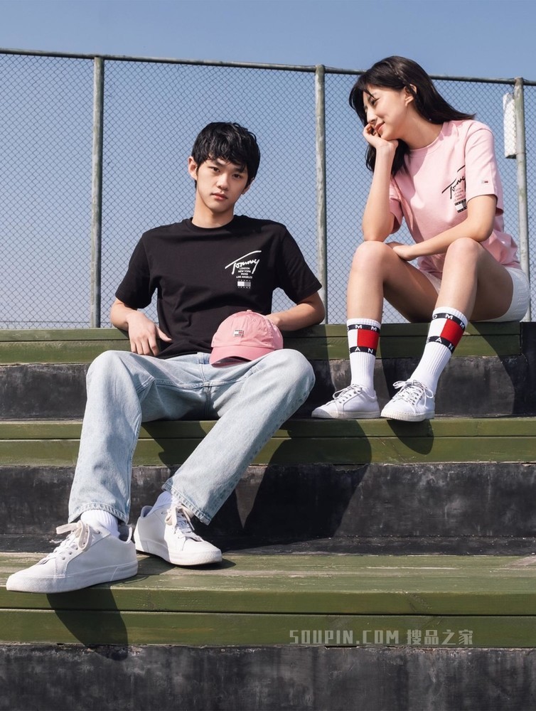 Tommy 22新款春夏男女同款时尚纯棉签名体印花短袖T恤DM0DM13392