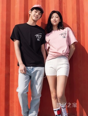 Tommy 22新款春夏男女同款时尚纯棉签名体印花短袖T恤DM0DM13392