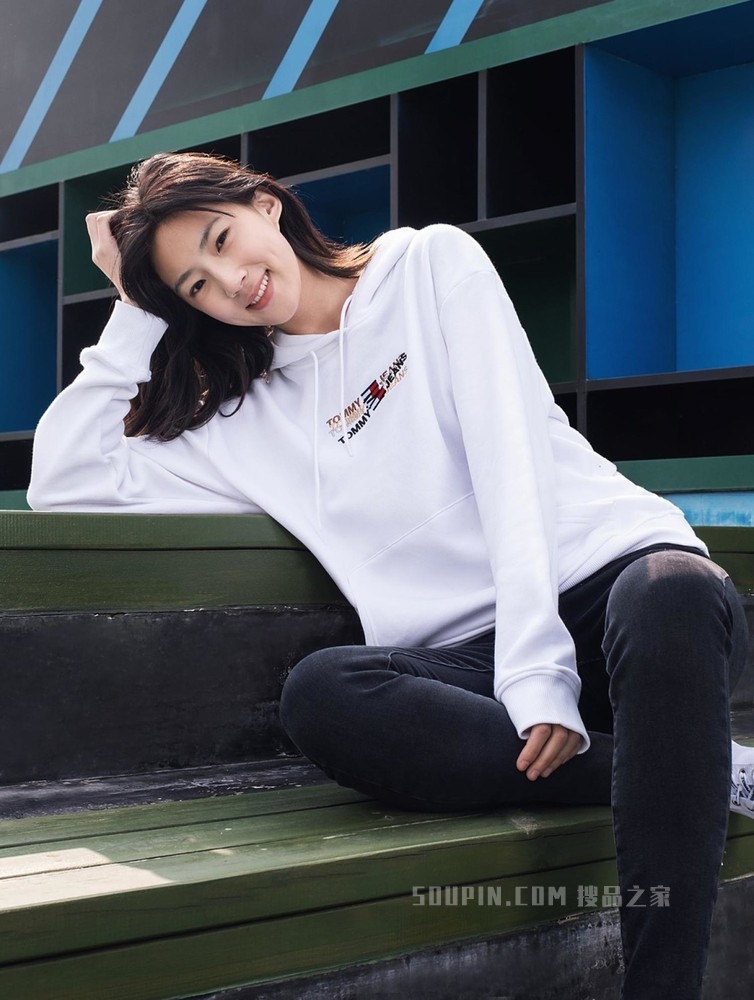 Tommy 22新款春季女装时尚多色重叠刺绣连帽宽松卫衣DW0DW11814