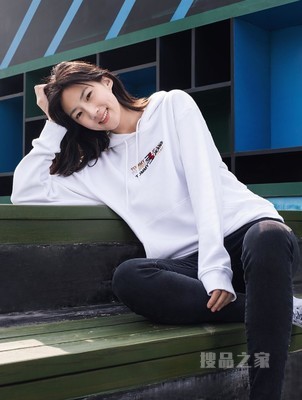 Tommy 22新款春季女装时尚多色重叠刺绣连帽宽松卫衣DW0DW11814