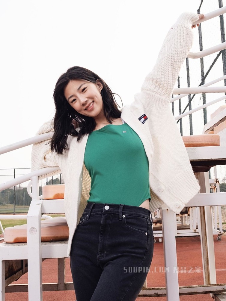 Tommy 22新款春季女装简约刺绣旗标宽松羊毛V领毛衣针织开衫12092