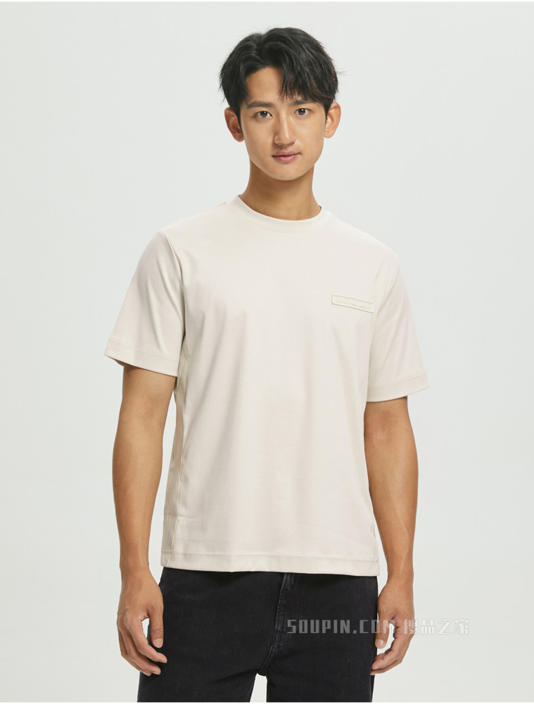 【预估到手价602】Calvin Klein 22春夏男休闲圆领棉质立体LOGO贴片短袖T恤J320581