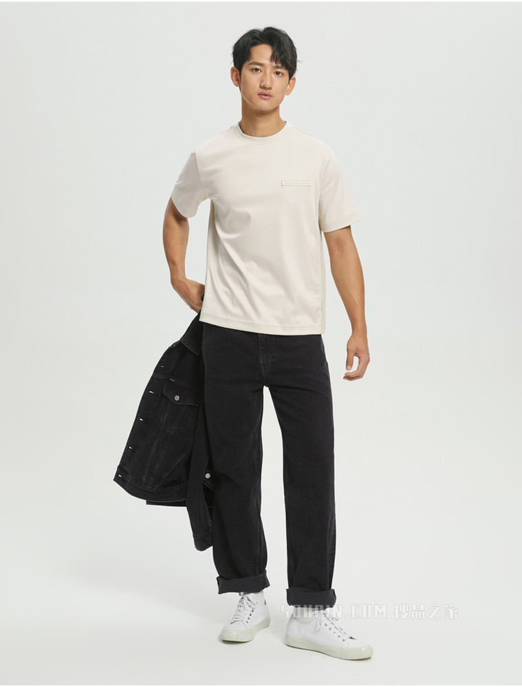 【预估到手价602】Calvin Klein 22春夏男休闲圆领棉质立体LOGO贴片短袖T恤J320581