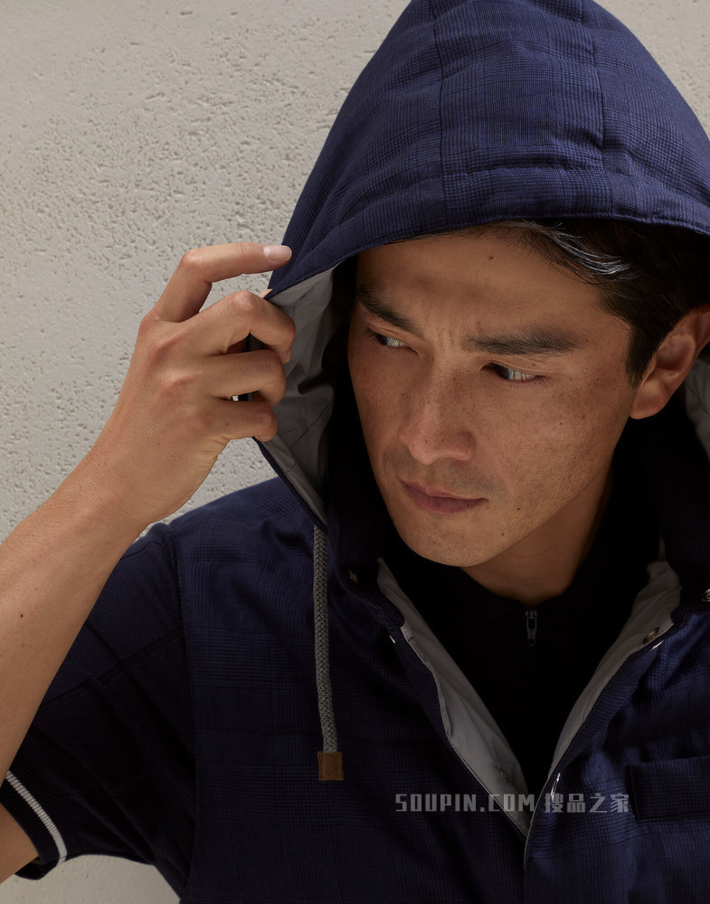 无袖威尔士格纹羽绒服 威尔士格纹羽绒马甲，搭配可拆卸兜帽，羊毛、亚麻和桑蚕丝混纺面料