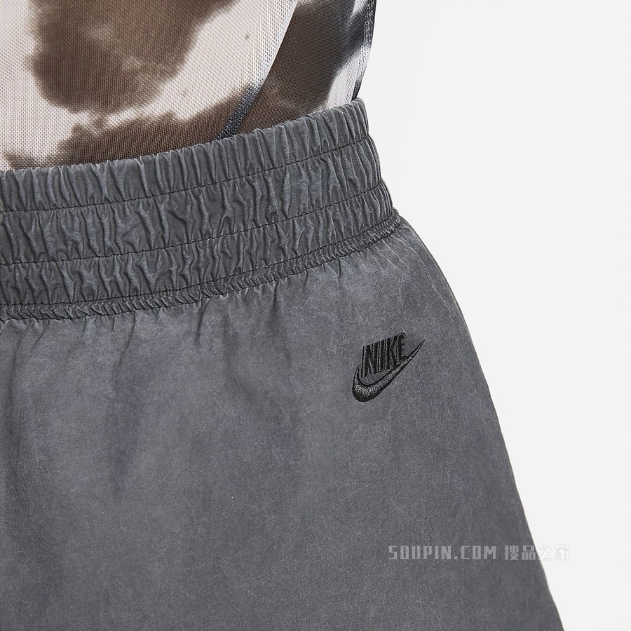 Nike Sportswear Tech Pack 女子高腰梭织短裤