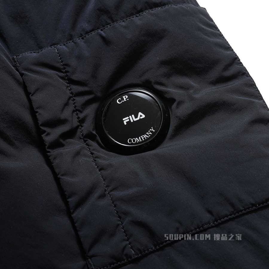 男子场下健身基础目镜设计羽绒服